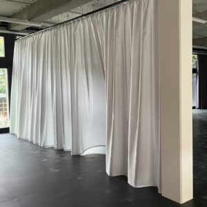 Theater und Bühnenvorhang weiß