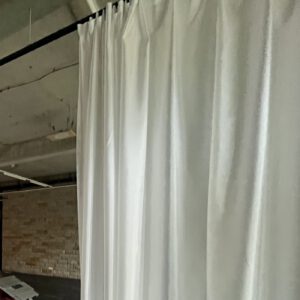 Theater und Bühnenvorhang weiß