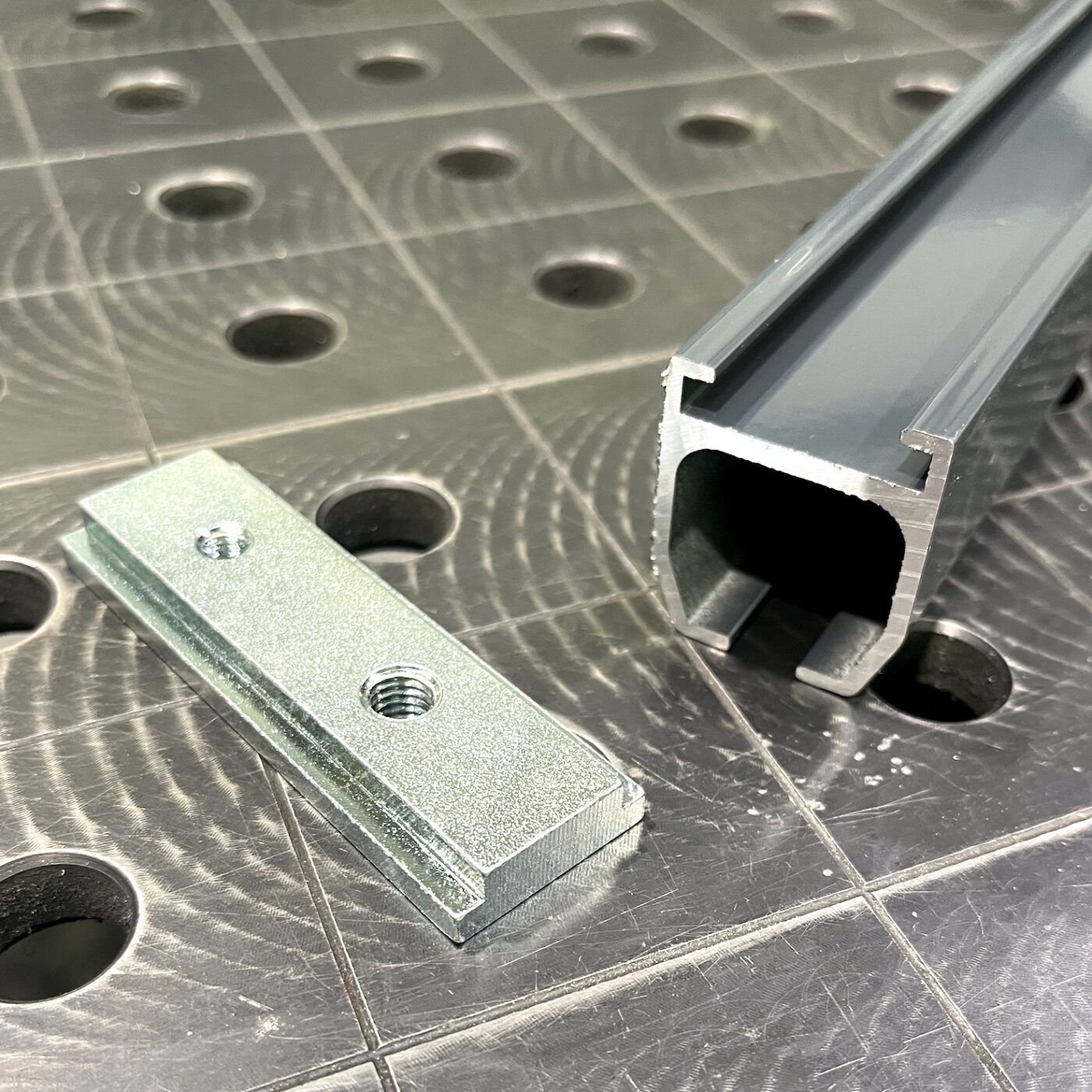 Track-60 Vorhangschiene, Aufhängung, Theatervorhang, BACHDROP.de, Event-Bühnenvorhang