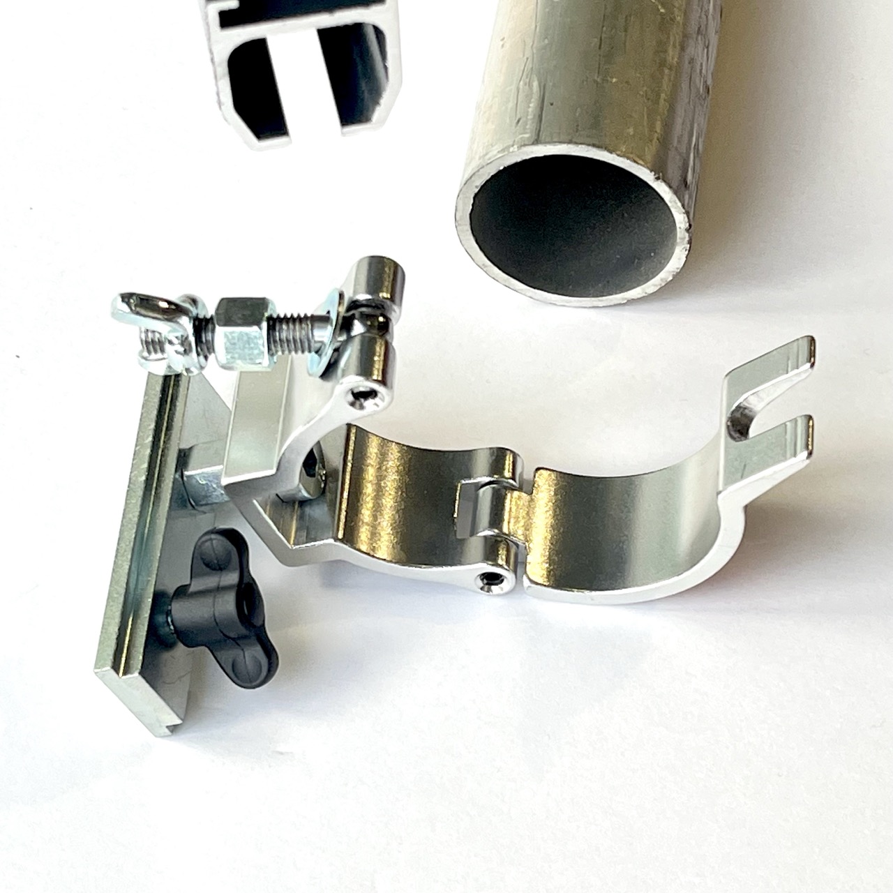 Track-60 Vorhangschiene, Aufhängung an Traverse, Theatervorhang