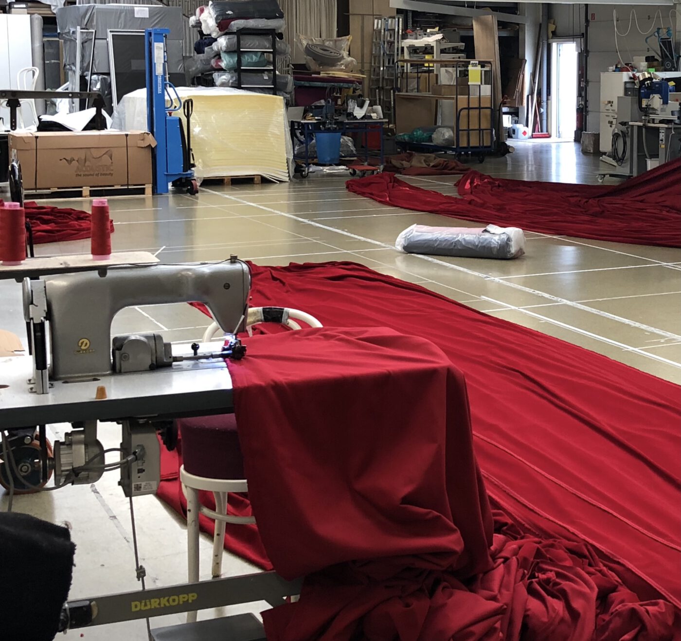 Sniffer Curtain Sniffer Kabuki, Kabuki Drop, Reveal, Curtain-Sniffer, BACKDROP.de, Bühnenvorhänge,