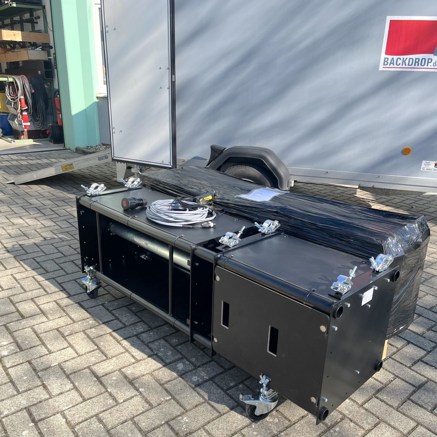 Wahlberg Sniffer 1 Sniffer Kabuki, Kabuki Drop, Reveal, Curtain-Sniffer, Wahlberg, BACKDROP.de, Bühnenvorhänge, Theatervorhänge, Stage-effects