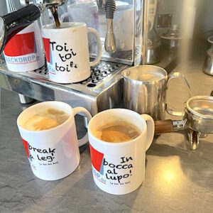Toi toi toi, break a leg, in bossa al lupo, BACKDROP.de, Kaffeebecher