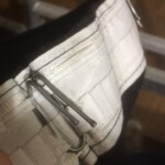 Doppel U-Haken für die Aufhängung eines Vorhangs in geraffter Form. Variable Faltenzugabe
BACKDROP.de Doppel U-Haken 3